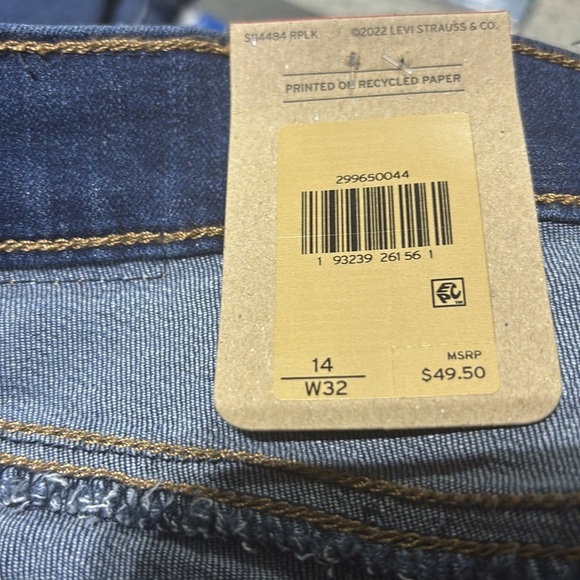 Levi Strauss mid length & rise hyper soft,slim through hip,cuffed 5 pocket - Picture 10 of 11